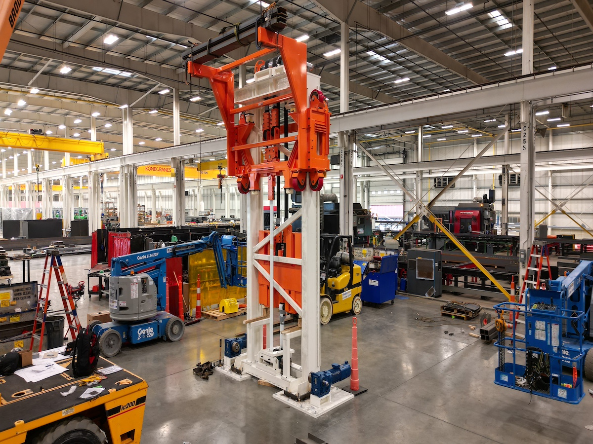 Taller mecánico con elevadores y tomas de fuerza trifásicas en el foso