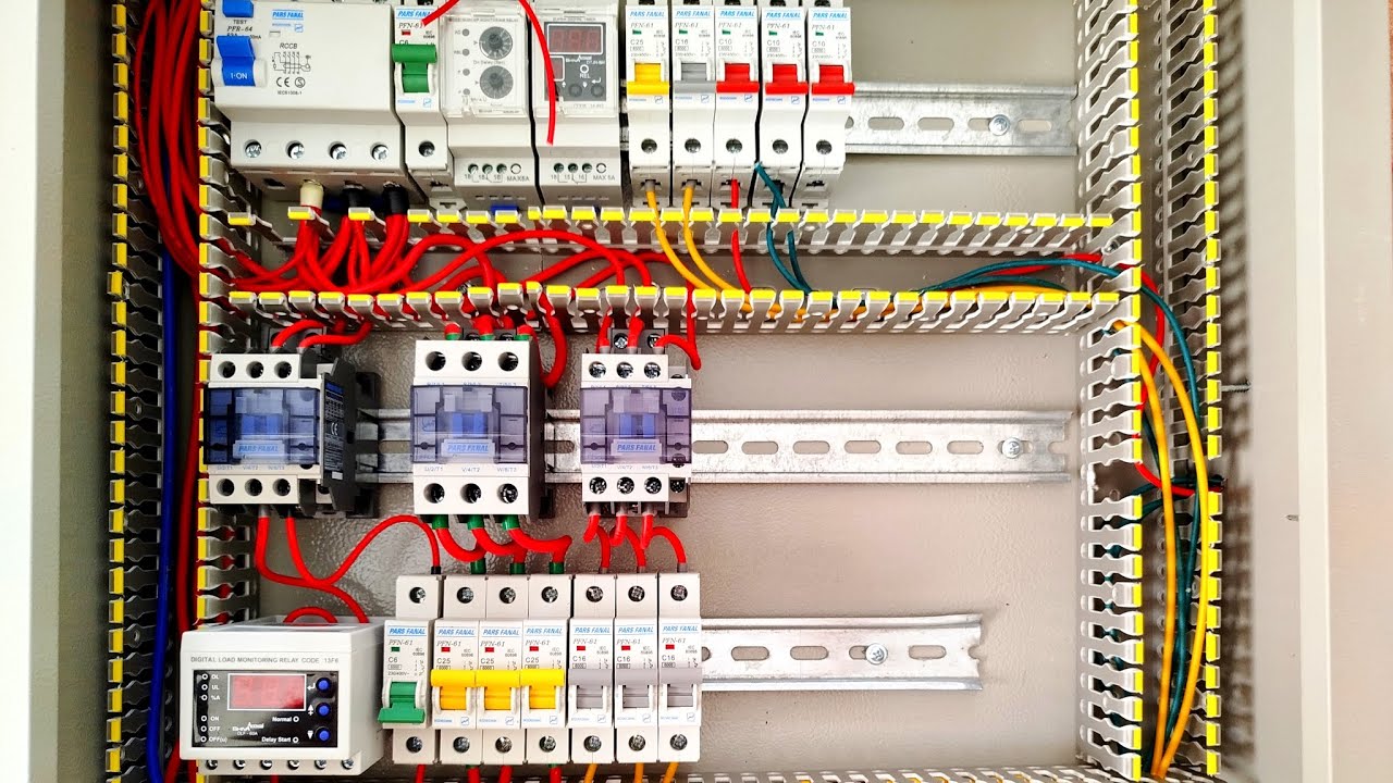 Cuadro eléctrico con diferenciales y magnetotérmicos dimensionados para equipos sanitarios